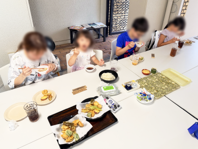 あやめ池子どもガレージ食堂の様子